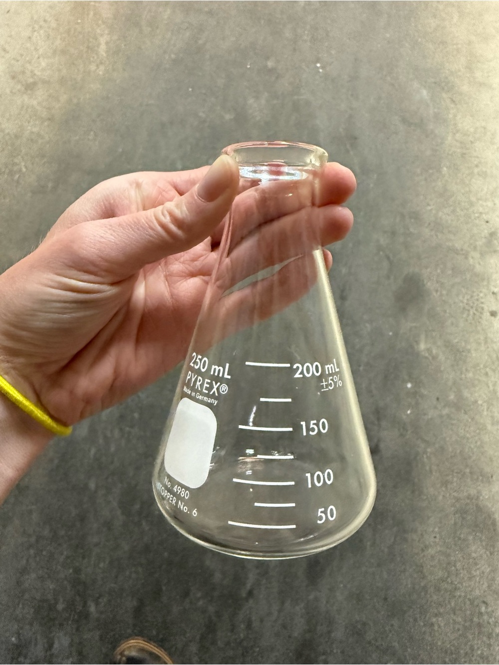 Pyrex® Glass Erlenmeyer Flasks - Picture 4 of 9